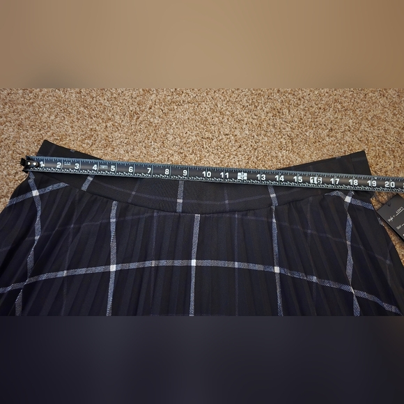 Pleated Black and White Plaid Skirt. 1XL - Picture 4 of 7